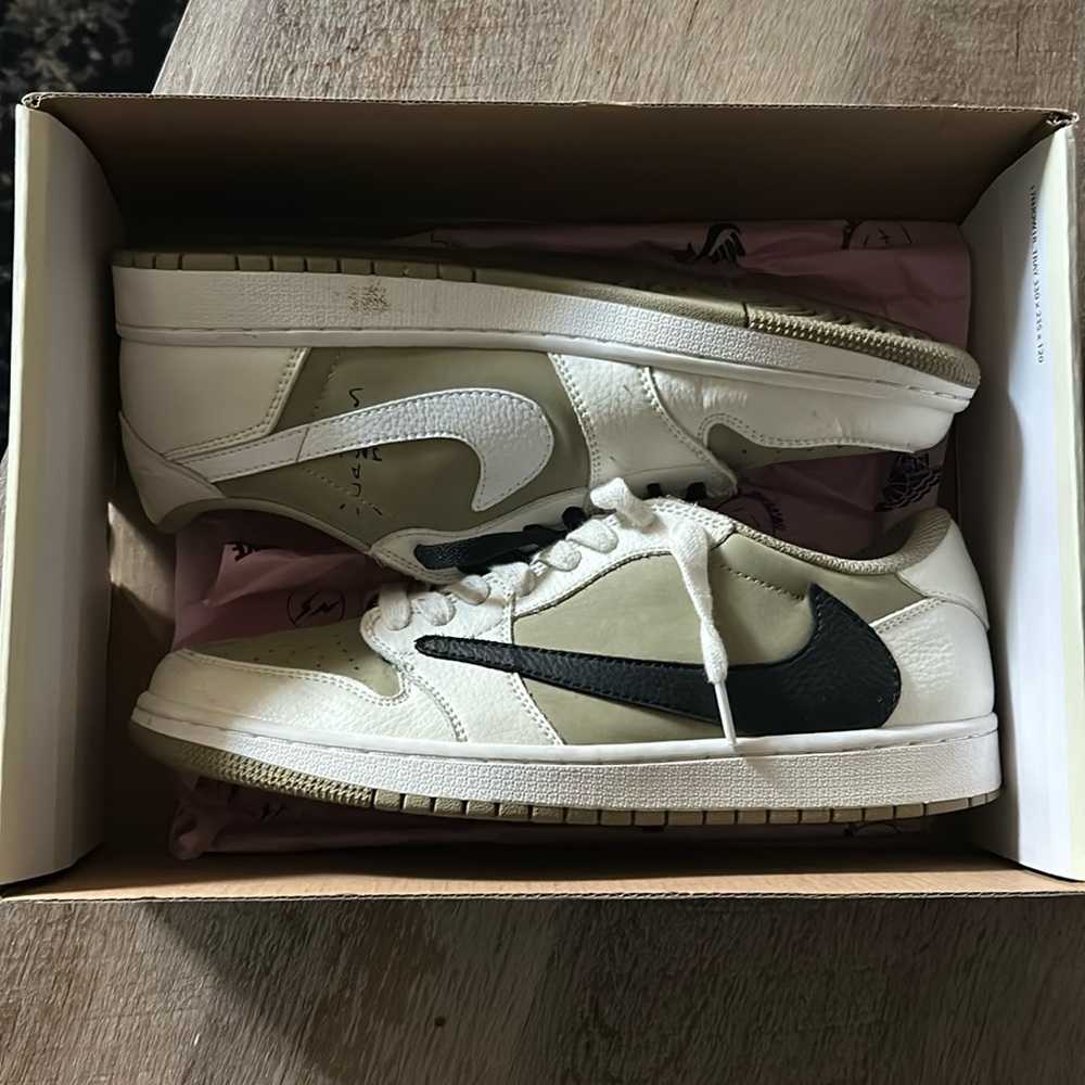 Travis Scotts size 10 air Jordan 1 lows OG sp